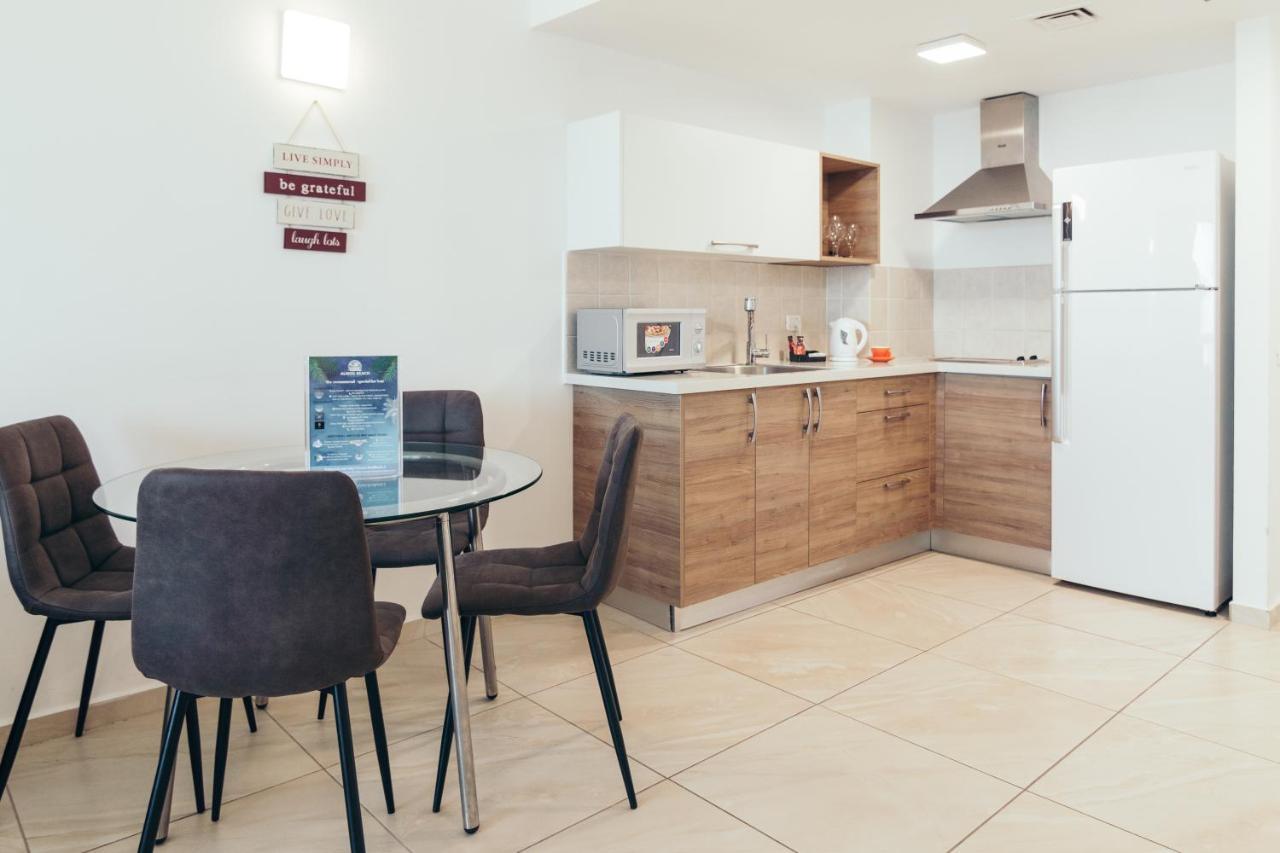 Almog Beach Apartments מגדלי חוף הכרמל חיפה Ngoại thất bức ảnh