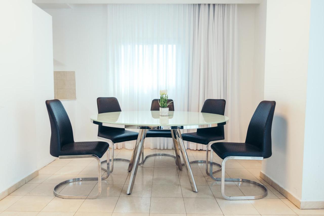 Almog Beach Apartments מגדלי חוף הכרמל חיפה Ngoại thất bức ảnh