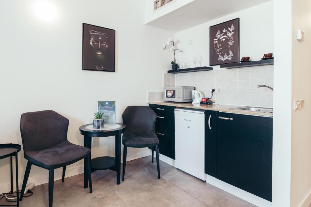 Almog Beach Apartments מגדלי חוף הכרמל חיפה Ngoại thất bức ảnh