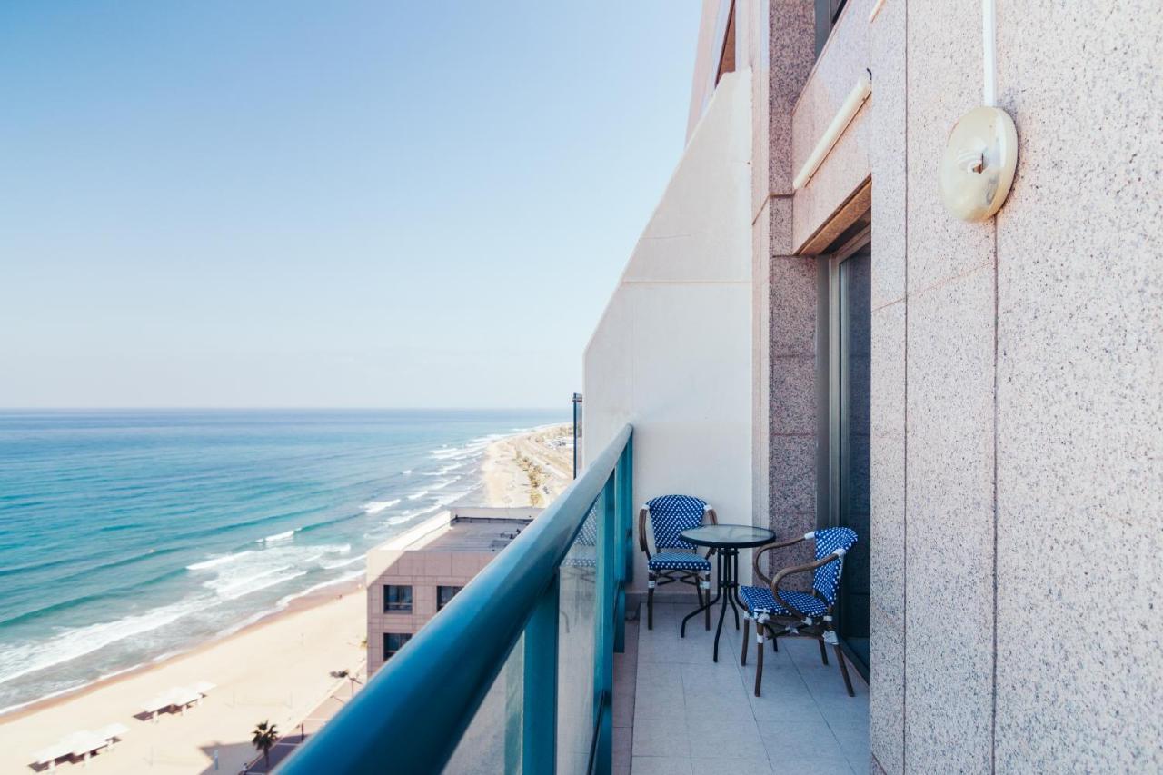 Almog Beach Apartments מגדלי חוף הכרמל חיפה Ngoại thất bức ảnh