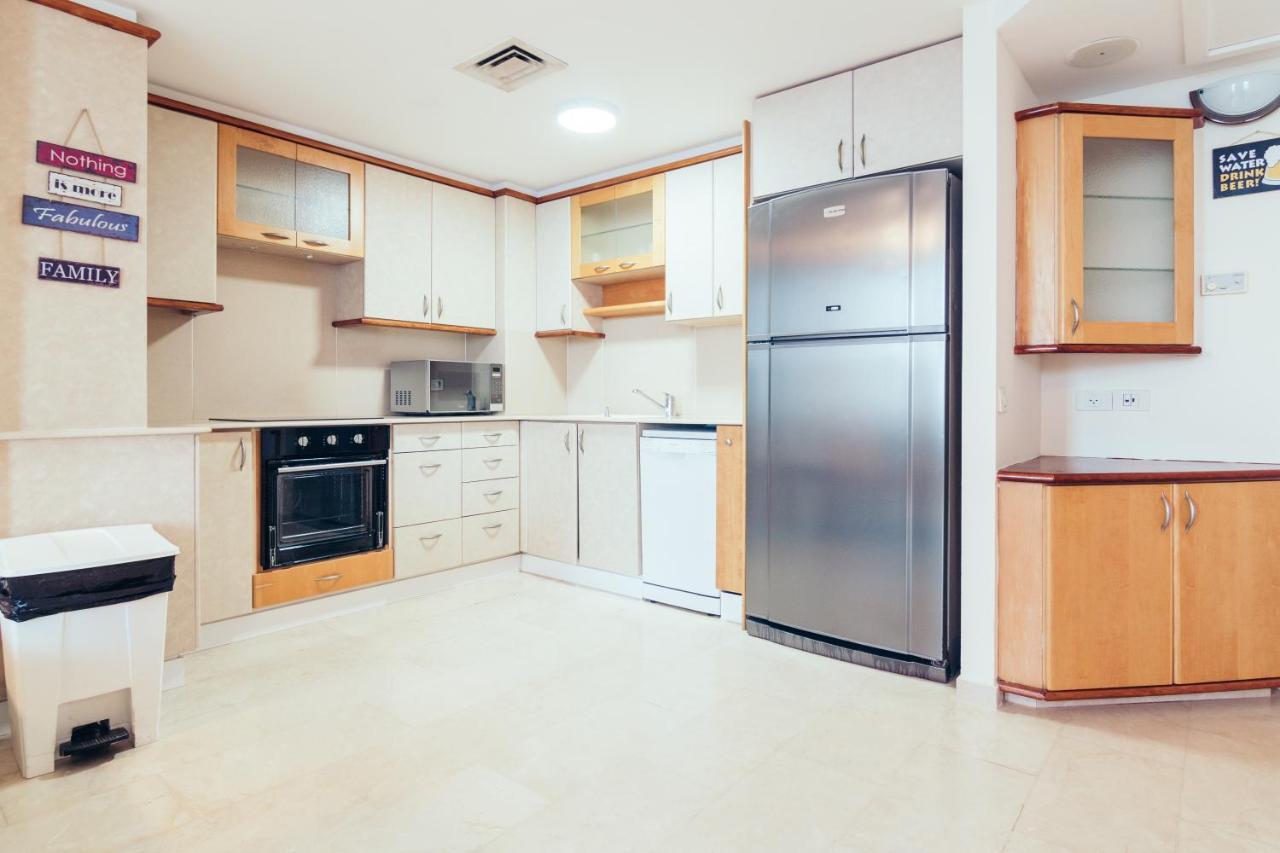 Almog Beach Apartments מגדלי חוף הכרמל חיפה Ngoại thất bức ảnh