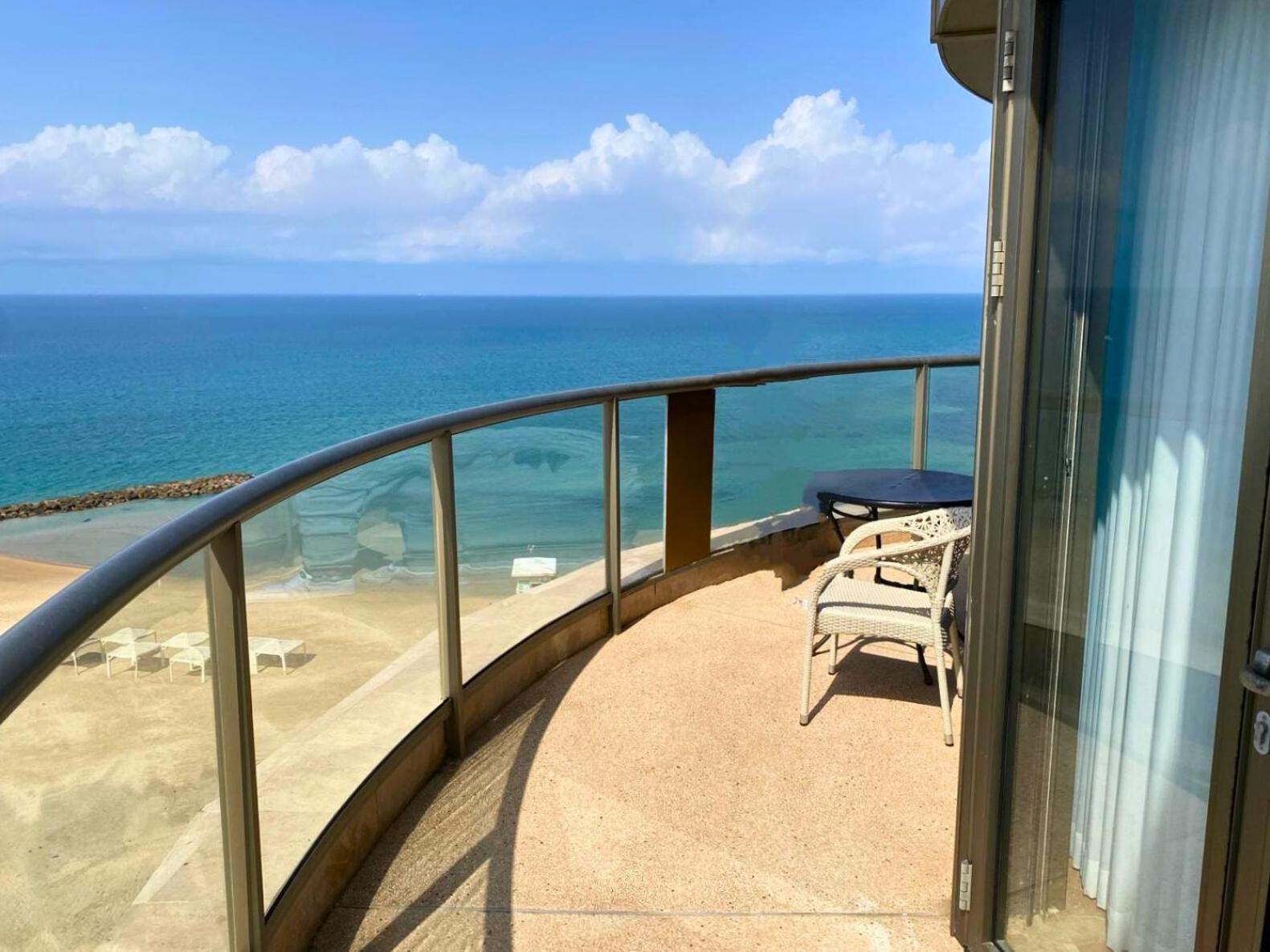 Almog Beach Apartments מגדלי חוף הכרמל חיפה Ngoại thất bức ảnh
