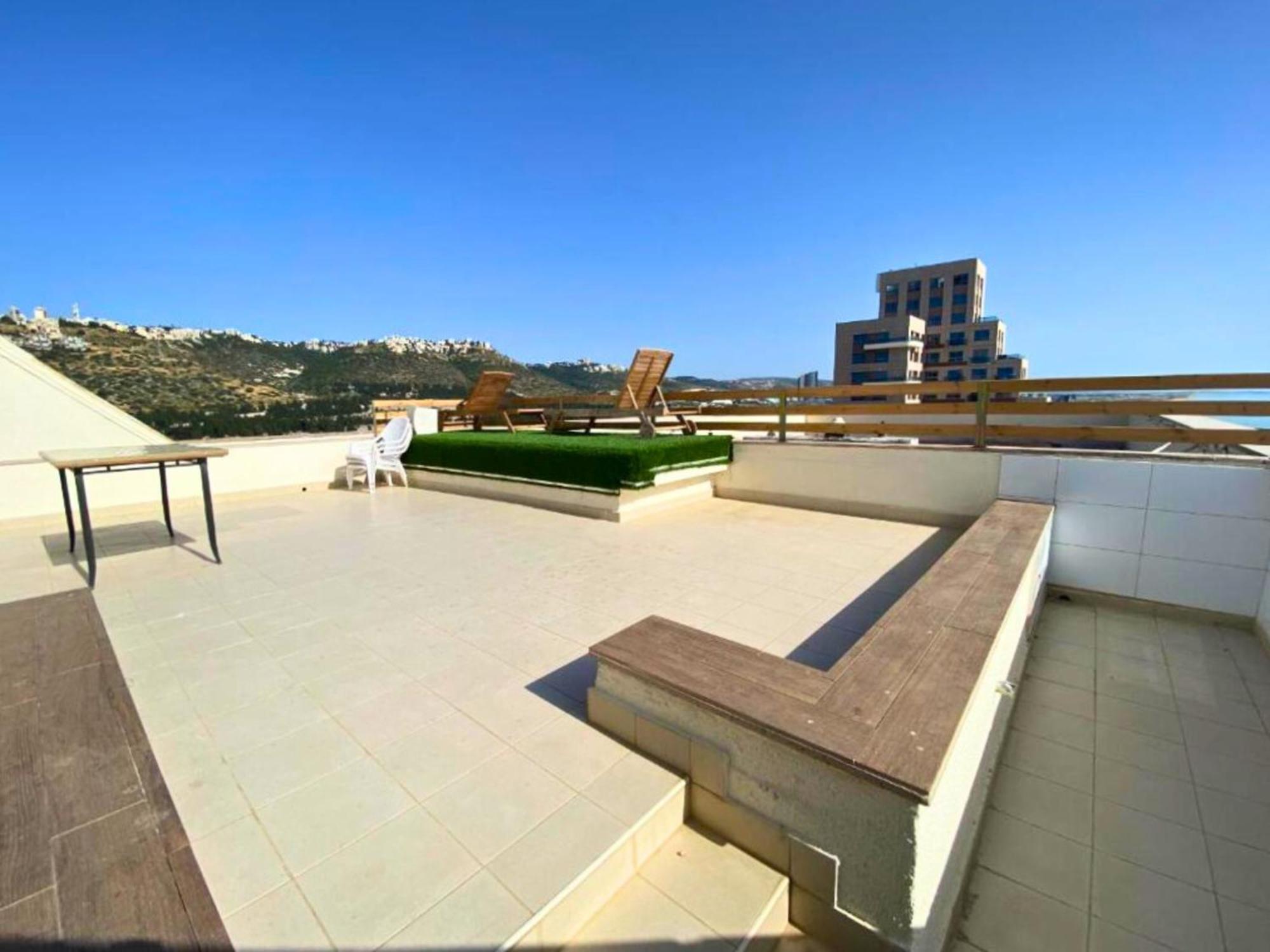 Almog Beach Apartments מגדלי חוף הכרמל חיפה Ngoại thất bức ảnh