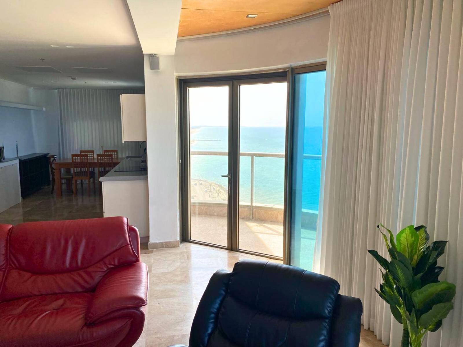 Almog Beach Apartments מגדלי חוף הכרמל חיפה Ngoại thất bức ảnh