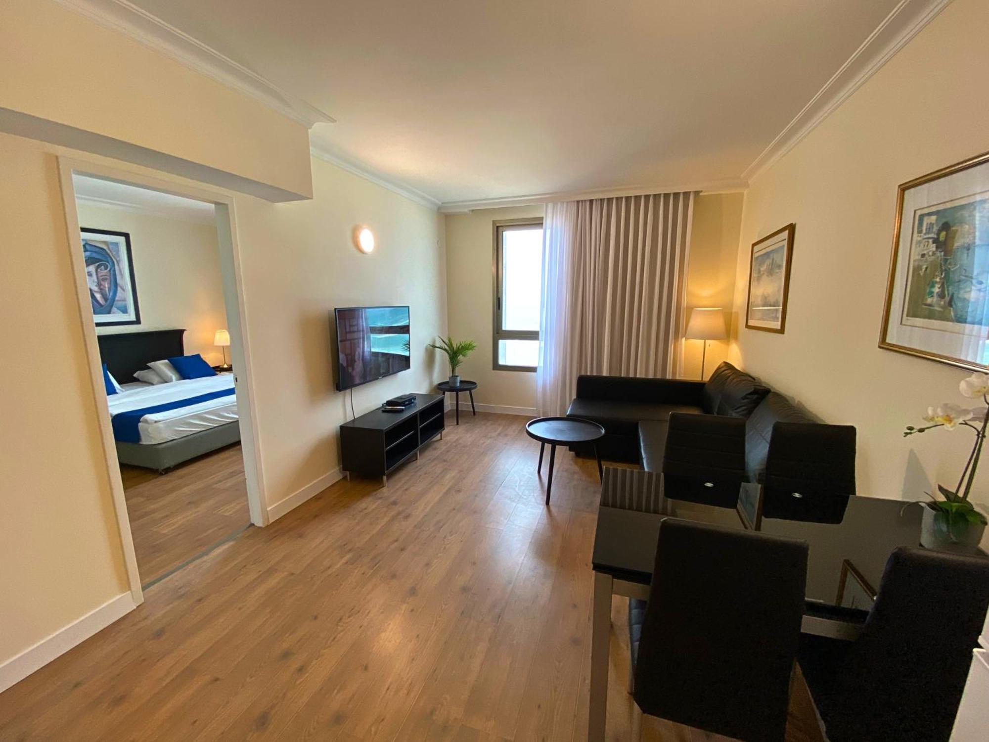Almog Beach Apartments מגדלי חוף הכרמל חיפה Ngoại thất bức ảnh