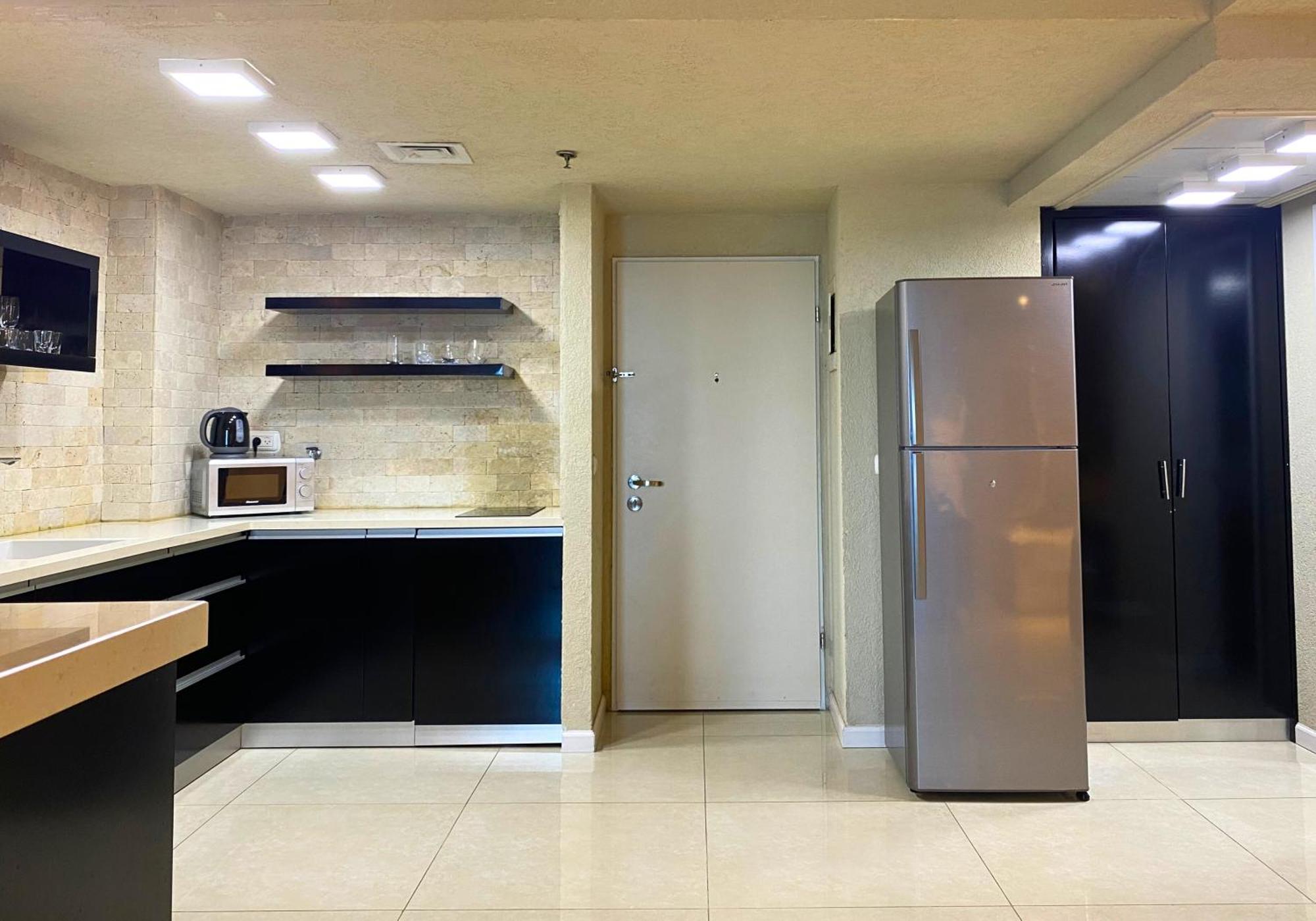 Almog Beach Apartments מגדלי חוף הכרמל חיפה Ngoại thất bức ảnh