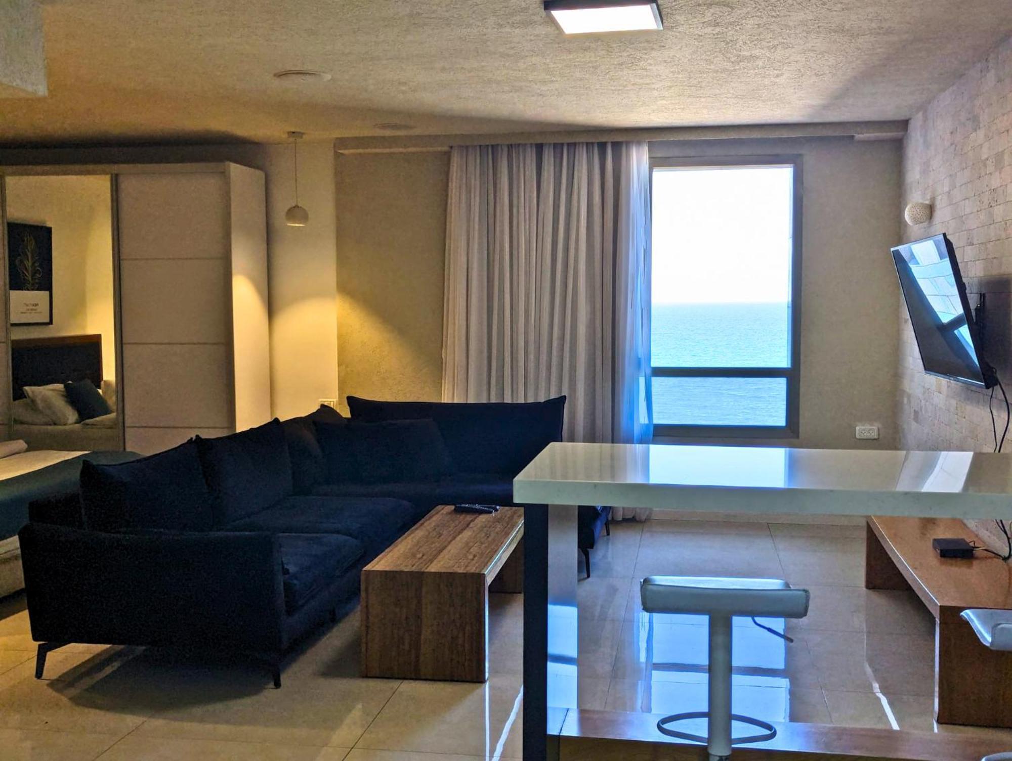 Almog Beach Apartments מגדלי חוף הכרמל חיפה Ngoại thất bức ảnh