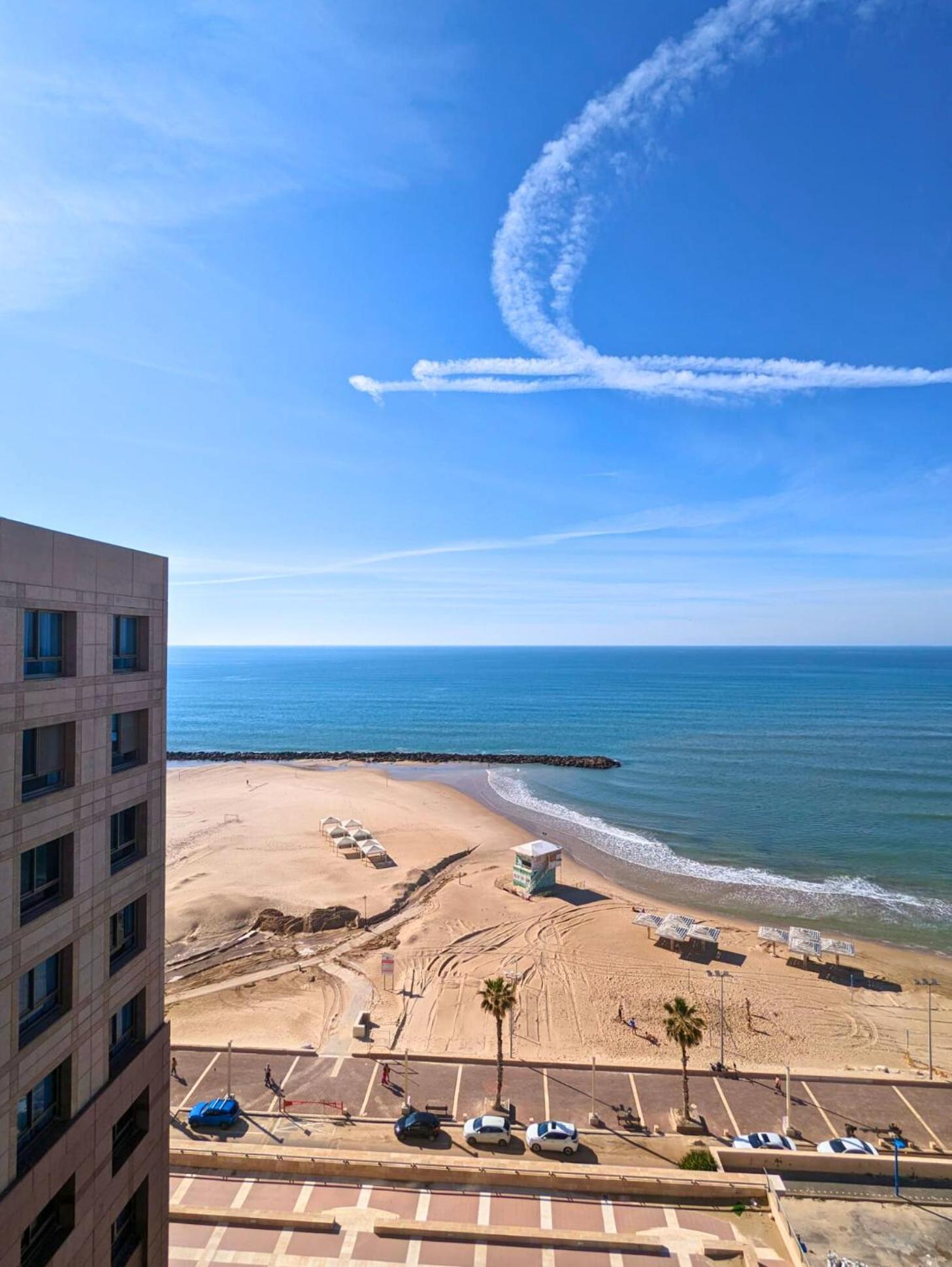 Almog Beach Apartments מגדלי חוף הכרמל חיפה Ngoại thất bức ảnh