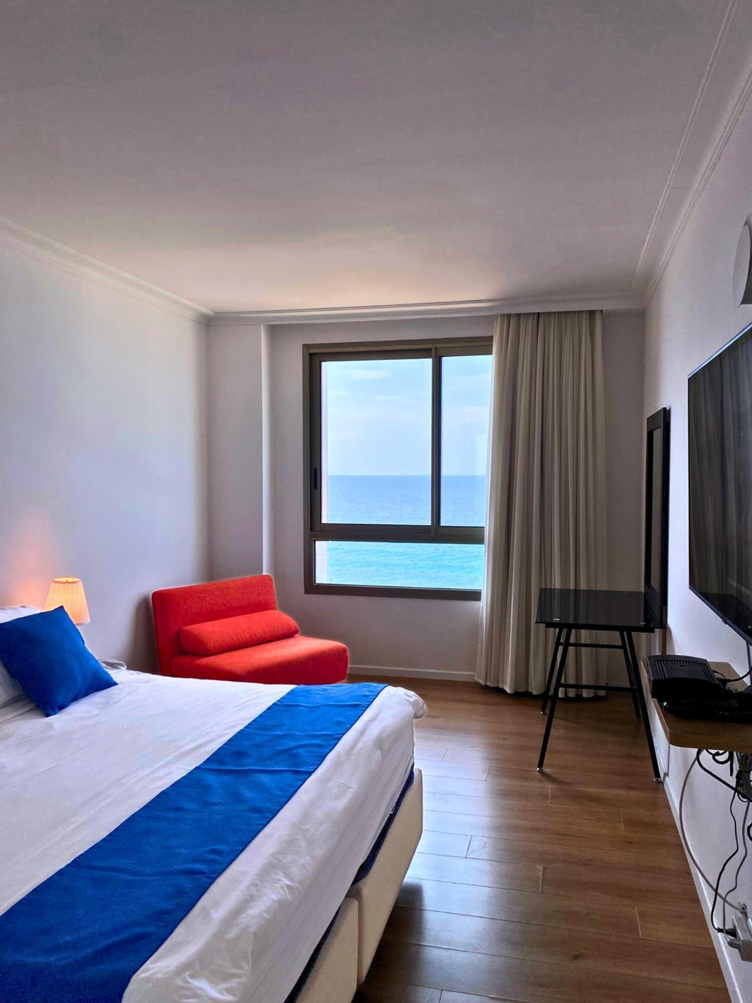 Almog Beach Apartments מגדלי חוף הכרמל חיפה Ngoại thất bức ảnh